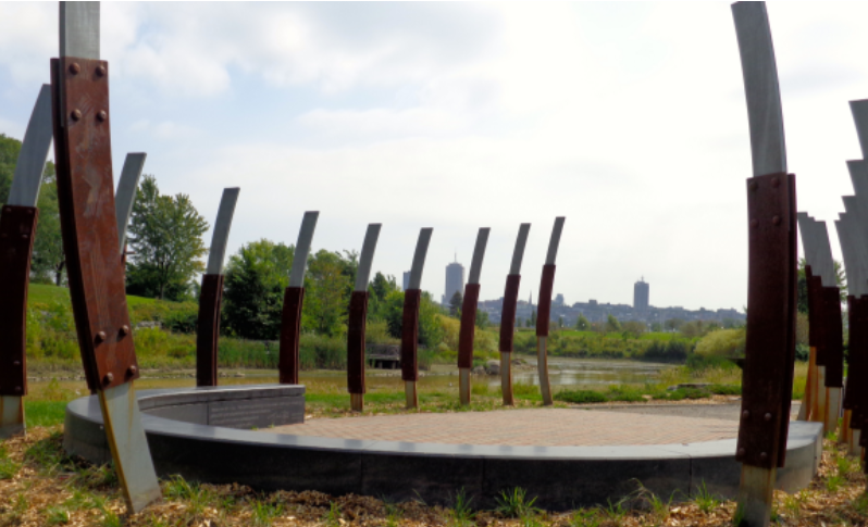 Image du monument de la petite hermine, un des trois navires de Jacques Cartier lors de son exploration en 1535